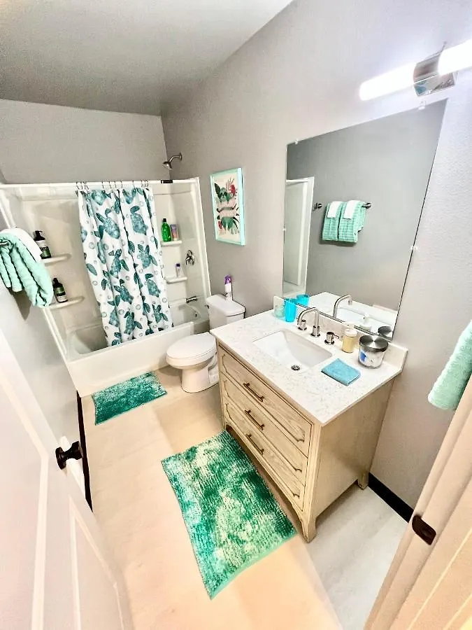 Seattle Alki Oasis: Modern Apartment Near Beach & Downtown 0*,