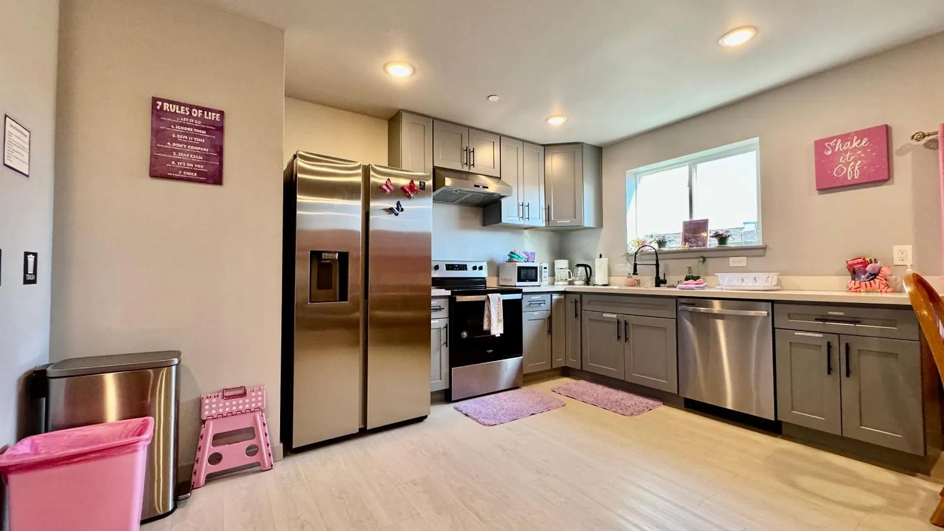 Seattle Alki Oasis: Modern Apartment Near Beach & Downtown