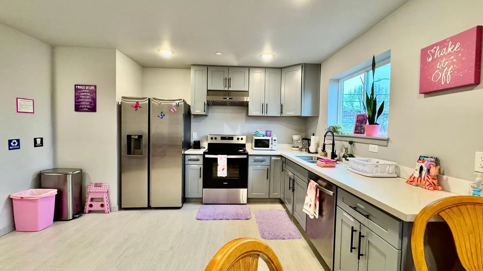 Seattle Alki Oasis: Modern Apartment Near Beach & Downtown