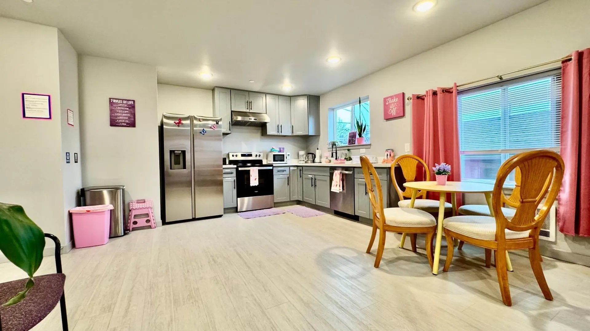 Seattle Alki Oasis: Modern Apartment Near Beach & Downtown