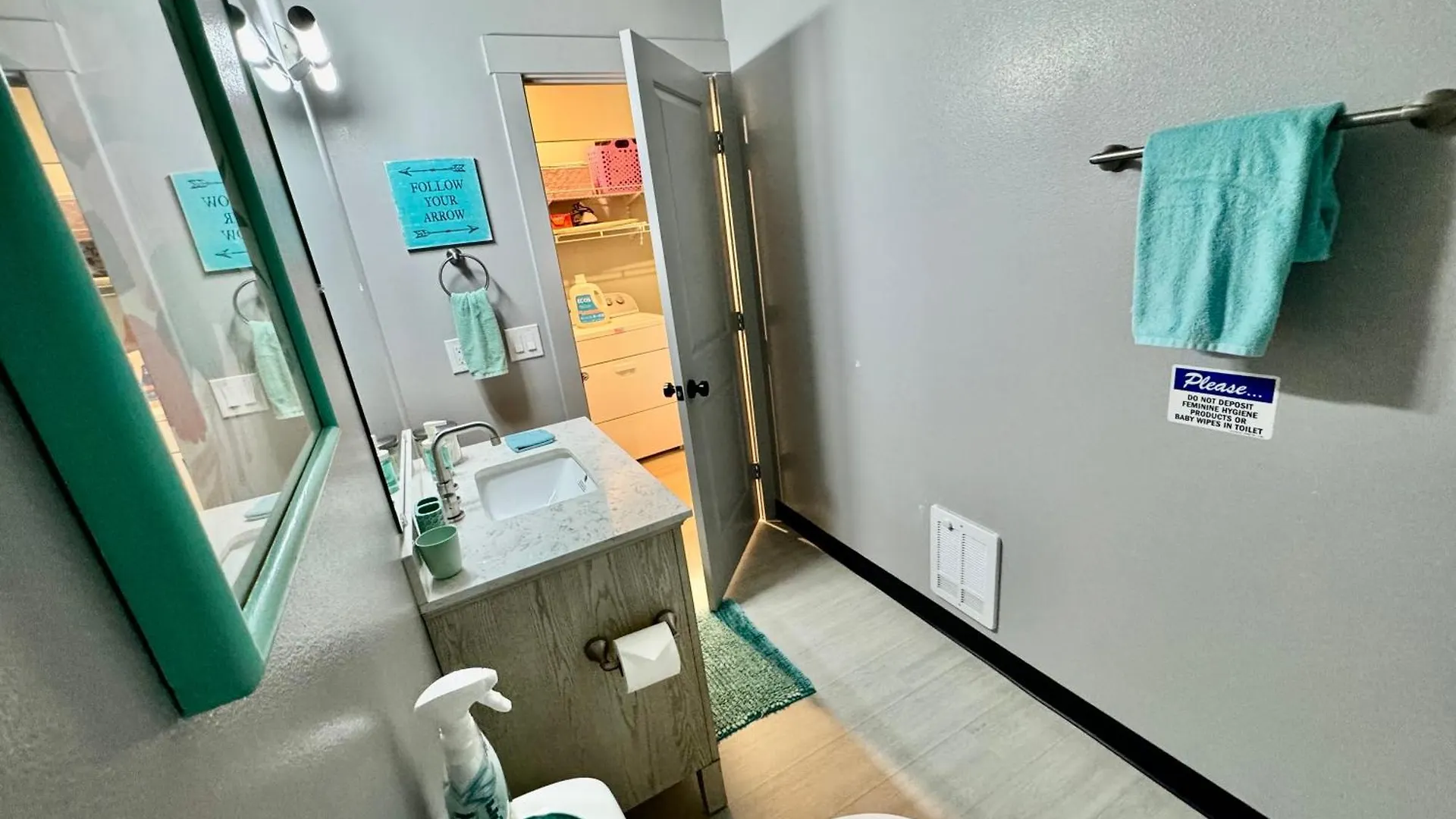 Seattle Alki Oasis: Modern Apartment Near Beach & Downtown