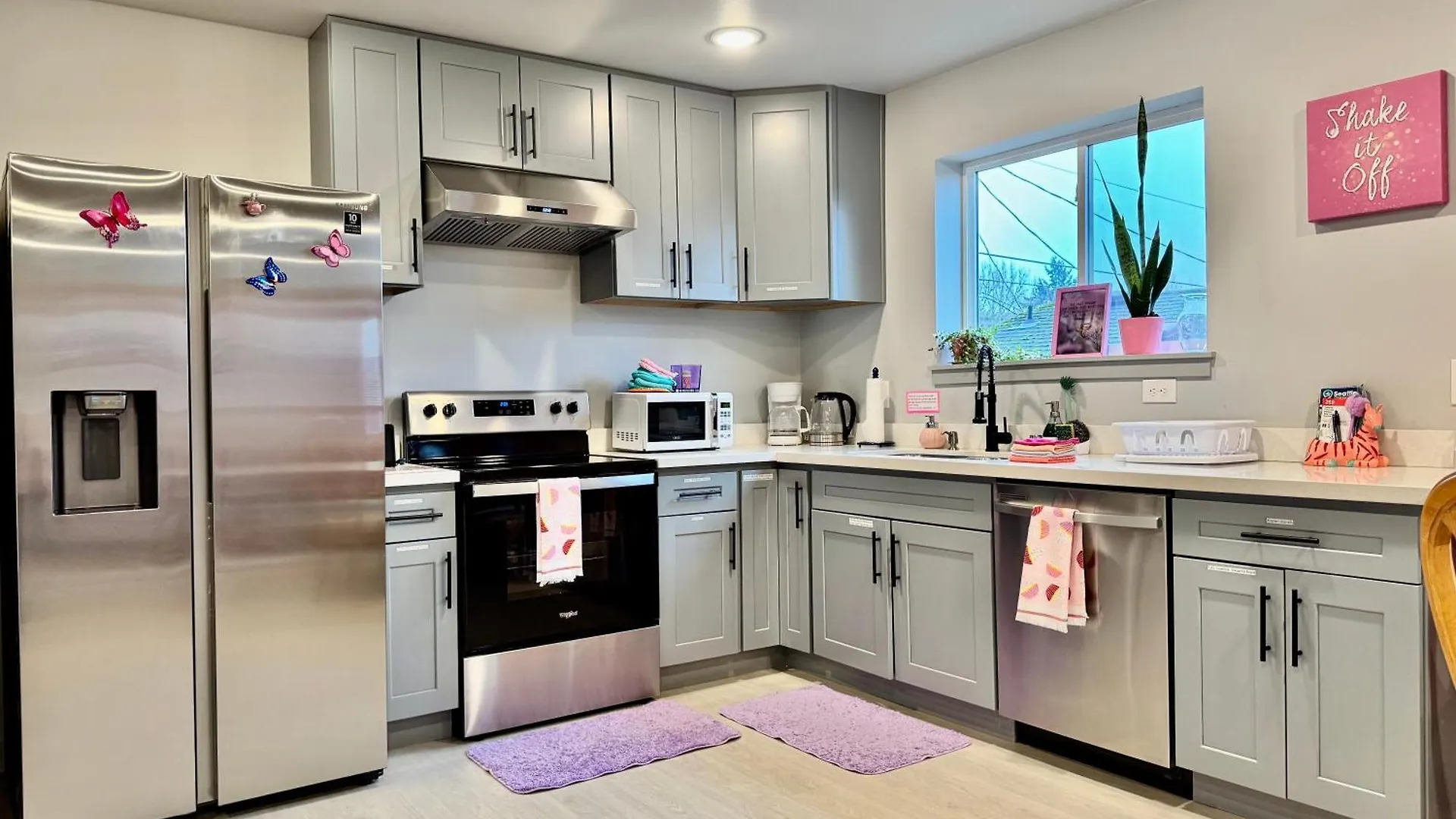 Seattle Alki Oasis: Modern Apartment Near Beach & Downtown